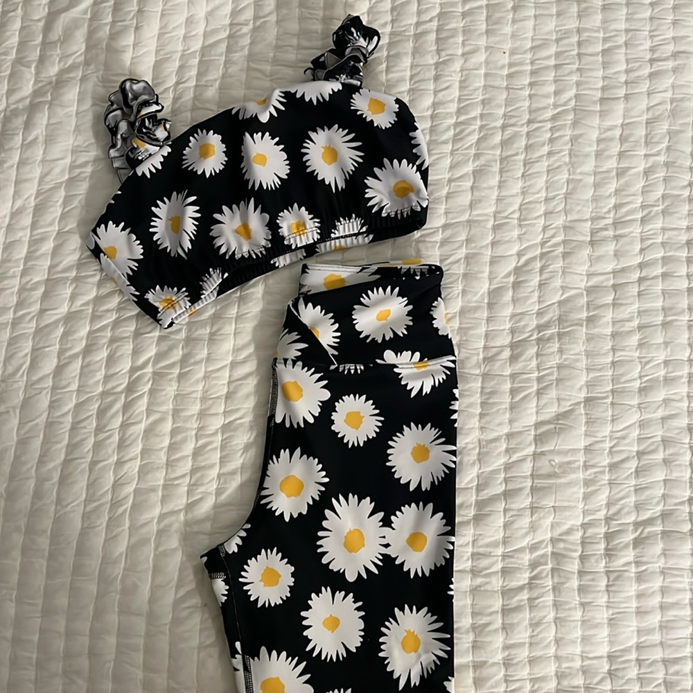 Year of Ours Daisy Workout Set